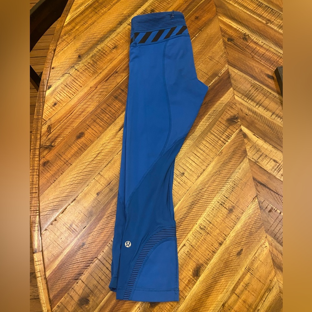 Bright blue lululemon crop leggings (4)
